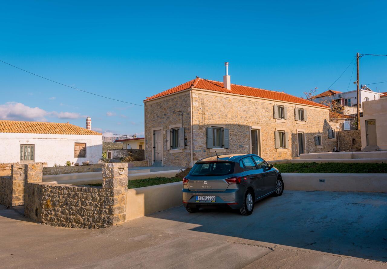Ilida Villa *