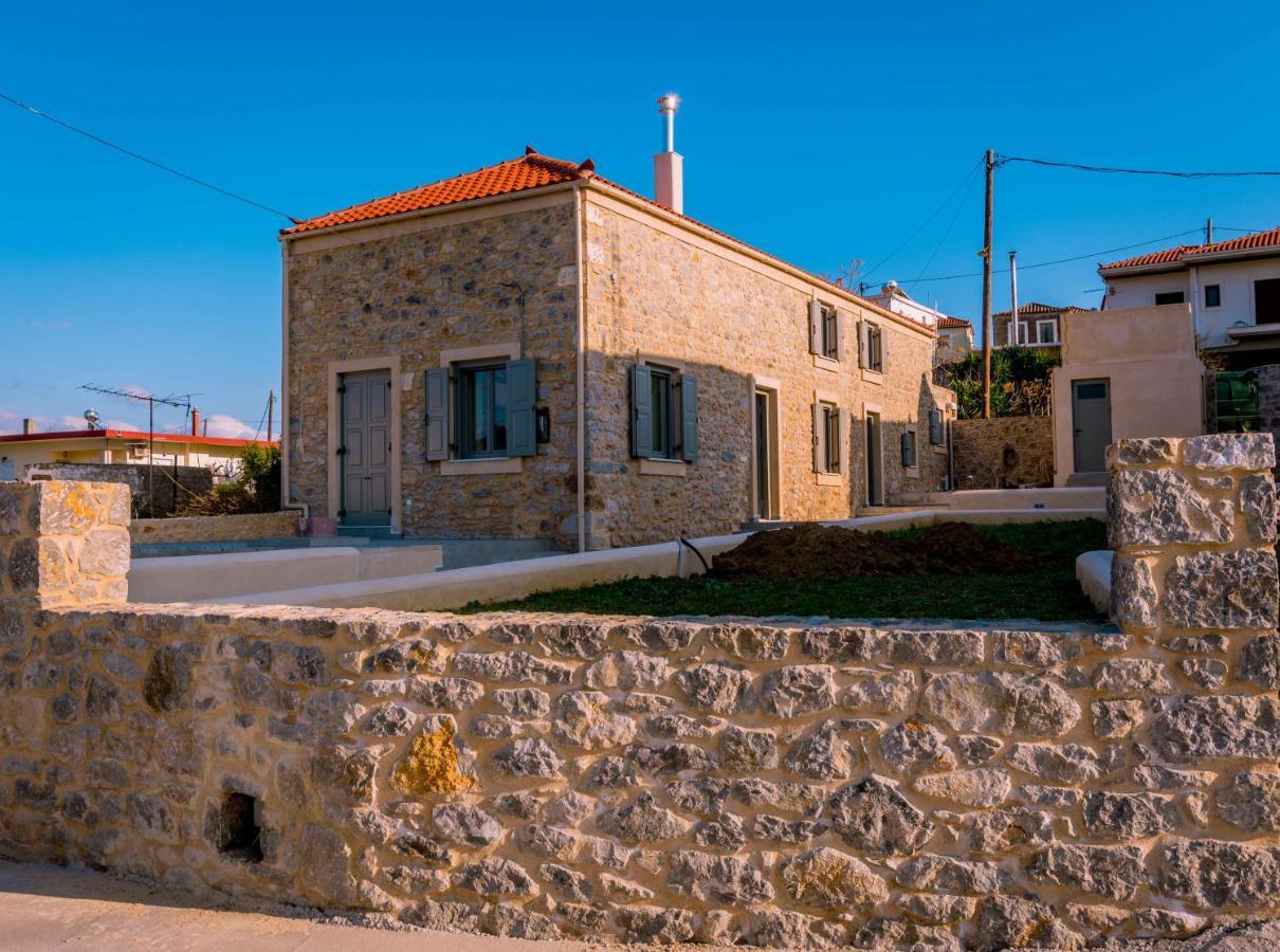 Ilida Villa *